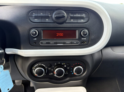 RENAULT TWINGO III 1.0 SCE 70CH INTENS – Image 13